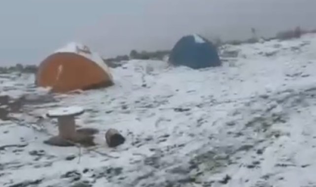 Niğde'de kar yağışı etkili oldu; 4 dağcı mahsur kaldı
