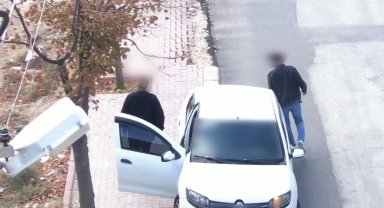 Polisi görünce, otomobilin yolcu koltuğuna geçen sürücüye 19 bin TL ceza
