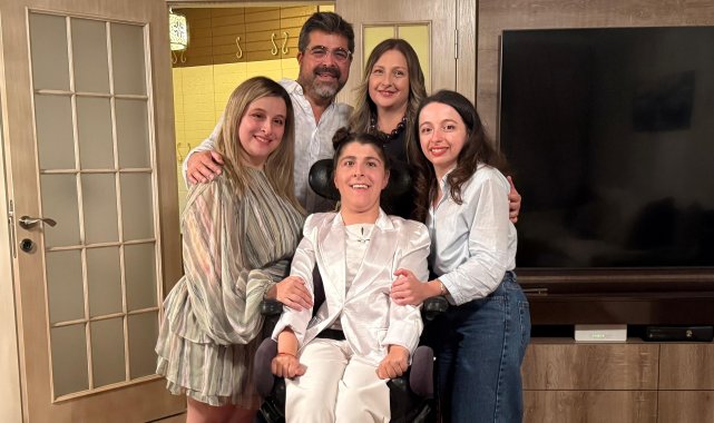 Serebral palsili üçüzlerin başarı öyküsü