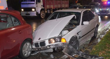 Sivas'ta 5 otomobilin karıştığı zincirleme kazada 1 yaralı