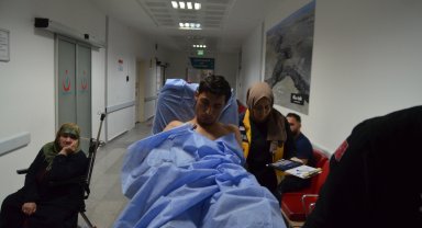 Sokakta tartıştığı kişiyi sırtından bıçakladı