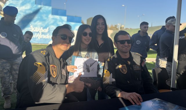 SOLOTÜRK Gösteri Ekibi, Hava Müzesi'nde imza etkinliği düzenledi