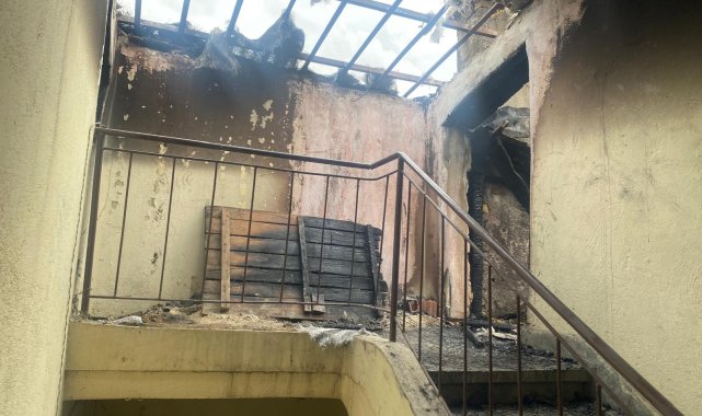 Yangın çıkan çatı katındaki dairede kadın cesedi bulundu