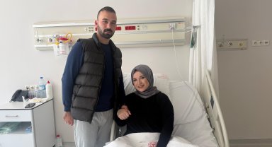 24 haftalık bebeğe anne karnında omurilik ameliyatı