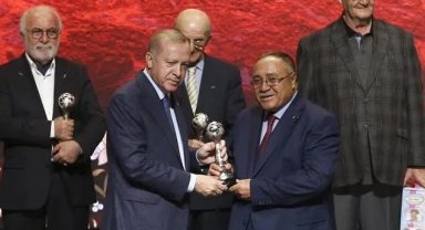 'UNESCO Yaşayan İnsan Hazinesi' ünvanlı davul ustası Adem Göçer, hayatını kaybetti
