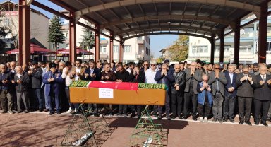 'UNESCO Yaşayan İnsan Hazinesi' ünvanlı davul ustası Adem Göçer, toprağa verildi