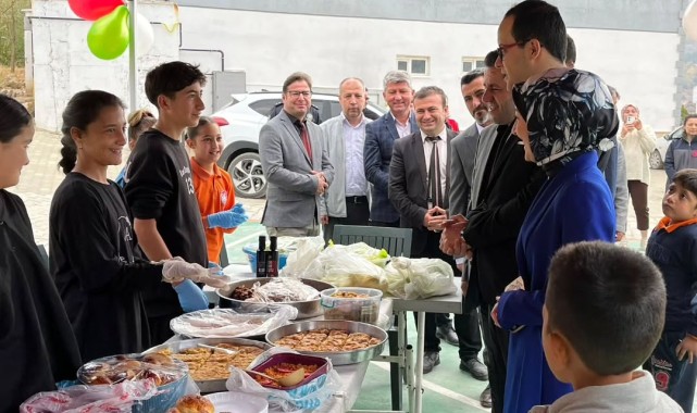 80. Yıl Cumhuriyet Ortaokulu'ndan Filistin'e Yardım ve Farkındalık Kermesi Düzenlendi