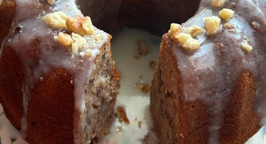 A101'den Anne-Oğul İş Birliğiyle Lezzetli Havuçlu Tarçınlı Kek Tarifi