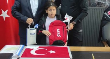 AFAD Gönüllüsü ve Kızı İl Müdürü'nü Ziyaret Etti