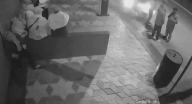 Ankara'da otomobil durağa daldı: 6 yaralı; kaza anı kamerada