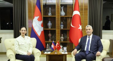 Bakan Bolat, Kamboçyalı mevkidaşıyla ile bir araya geldi