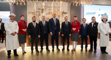 Bakan Ersoy: Turizmde, yıl sonu hedefimiz 64 milyar dolara emin adımlarla ilerliyoruz