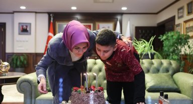 Bakan Göktaş, şehit oğlunun doğum gününü kutladı