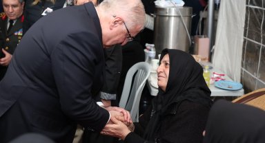 Bakan Güler, Şehit Pilot Cüneyt Kandemir'in evine taziye ziyareti yaptı