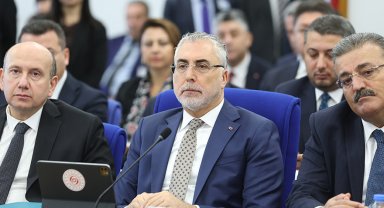 Bakan Işıkhan: Herkesin mutabık kalacağı bir asgari ücret tutarında uzlaşılacağını umut ediyoruz