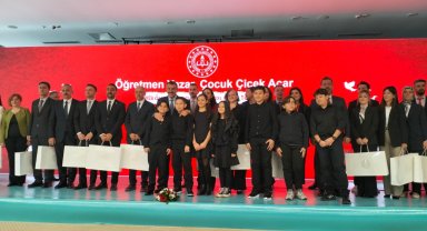 Bakan Tekin: Öğretmenlerimizin yazdığı hikayeleri 1 milyon baskı yapıp dağıtacağız