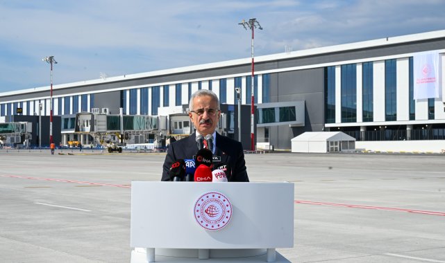Bakan Uraloğlu: Havalimanlarımız, 10 ayda 211 milyon 240 bin 360 yolcuya hizmet verdi