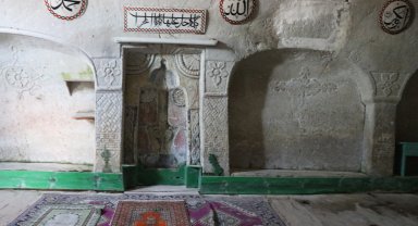 Baraj suyu altında kalan mahallenin kayadan oyma asırlık camilerinin turizme kazandırılması isteği