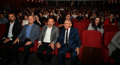 Başkan Büyükkılıç, 'Aşık Veysel' oyununu izledi