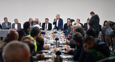 Başkan Büyükkılıç, kahvaltıda belediye çalışanlarıyla bir araya geldi