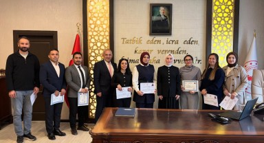 Başyayla Kaymakamı Çakır'dan Öğretmenlere Başarı ve Teşekkür Belgesi