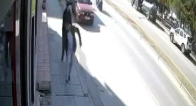 Berber çıkışı husumetlisini öldüren şüpheli kamerada