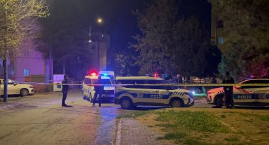 Boşanma aşamasında olduğu karısını bıçaklayarak öldürdü