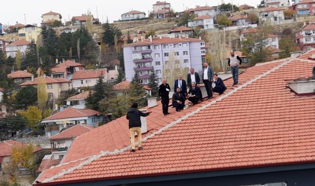 Çankırı'da çatıya çıkan kişiyi, AK Parti İl Başkanı Erdoğan ikna etti