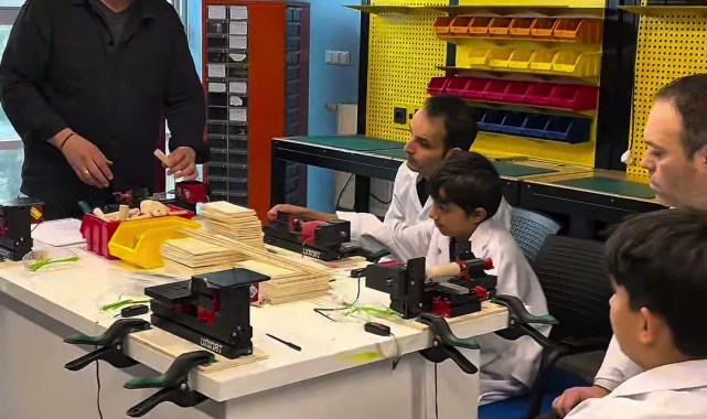 Deneyap Karaman Atölyesi'nde Veli-Öğrenci Tasarım ve Üretim Etkinliği