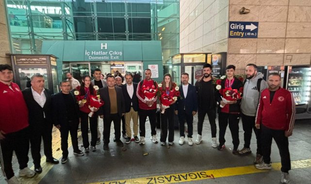 Dünya şampiyonu Tekvando Milli Takımı'na Ankara'da coşkulu karşılama