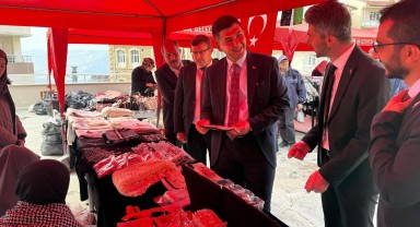Ermenek Kaymakamı Çam, Filistin Yararına Düzenlenen Hayır Çarşısına Katıldı