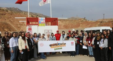 Gabar'daki petrol üretim tesisinde öğrenciler ağırlandı