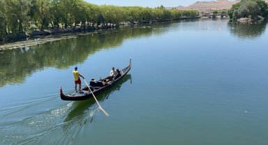 Kapadokya'da Kızılırmak Nehri'ndeki gondol turlarına yoğun ilgi