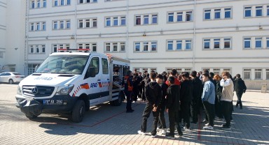 Karaman Anadolu Lisesi'nde Afet Farkındalık Eğitimi ve Tatbikatı Yapıldı