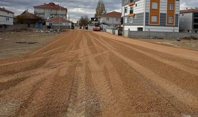 Karaman Belediyesi Yenişehir Mahallesi'nde Yol Açma Çalışmalarına Devam Ediyor