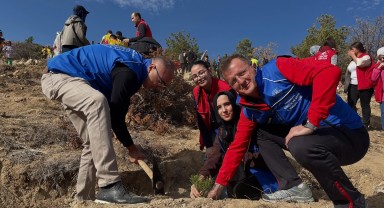 Karaman'da Gençlerle Birlikte Fidan Dikimi Gerçekleştirildi