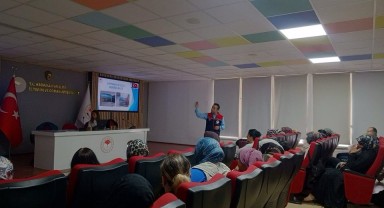 Karaman'da Okul Kantin Çalışanlarına Hijyen ve Gıda Güvenliği Eğitimi Verildi