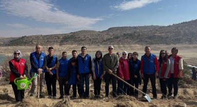 Karaman'da Vali Çiçekli ile Gençlerden 'Geleceğe Nefes' Ağaçlandırma Etkinliği