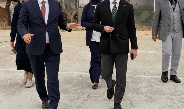 Kaymakam Zıvlak'tan Tarım Öğrencilerine Uygulama Serası Ziyareti