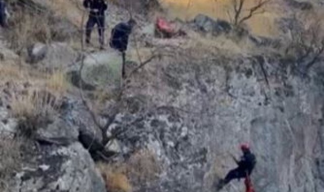 Kayseri itfaiyesi, uçurumda mahsur kalan keçiyi kurtardı