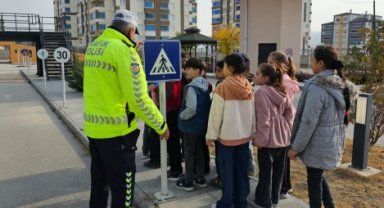 Niğde'de öğrencilere trafik eğitimi verildi