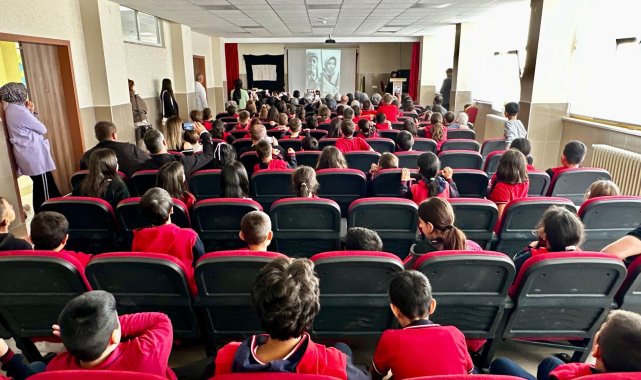 Öğrencilerden 'Milli Mücadele Kahramanları' tiyatro gösterisi