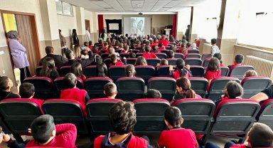 Öğrencilerden 'Milli Mücadele Kahramanları' tiyatro gösterisi