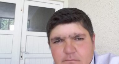 Otomobil ile çarptığı husumetlisini demir sopayla döverek öldürdü