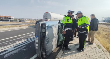 Otomobil TIR'a yandan çarptı: 3 yaralı