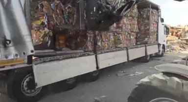 Preslenmiş atık kağıtların arasında kaçak sigara taşıyan 2 şüpheli yakalandı