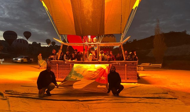 Sıcak hava balonları, Atatürk posterleri ile havalandı