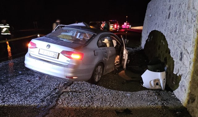 Sivas'ta otomobiller çarpıştı: 1 ölü, 2 yaralı