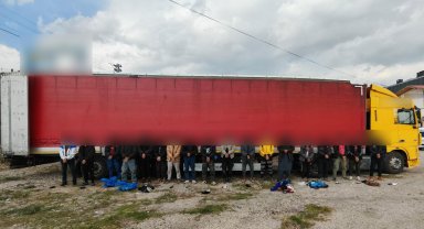 TIR dorsesinde 18 kaçak göçmen yakalandı