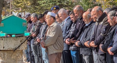 Vali Çiçekli, Emekli Öğretmen Mevlüt Gül İçin Cenaze Namazına Katıldı